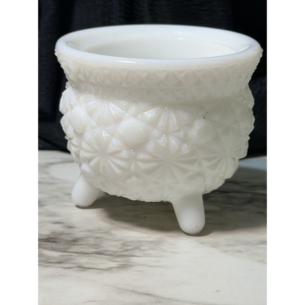 VTG LE Smith Glass 3 Toed Daisy & Button Milk Toothpick Candle Holder (2971)